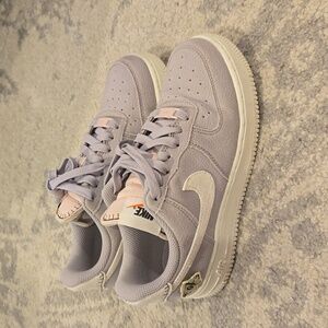 Nike women's Air Force 1 '07 SE 'Air Sprung.  Size 6